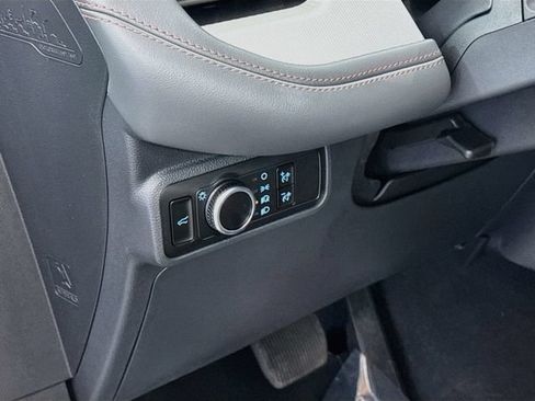 Certified 2025 Ford Explorer Active AWD/4WD image 10