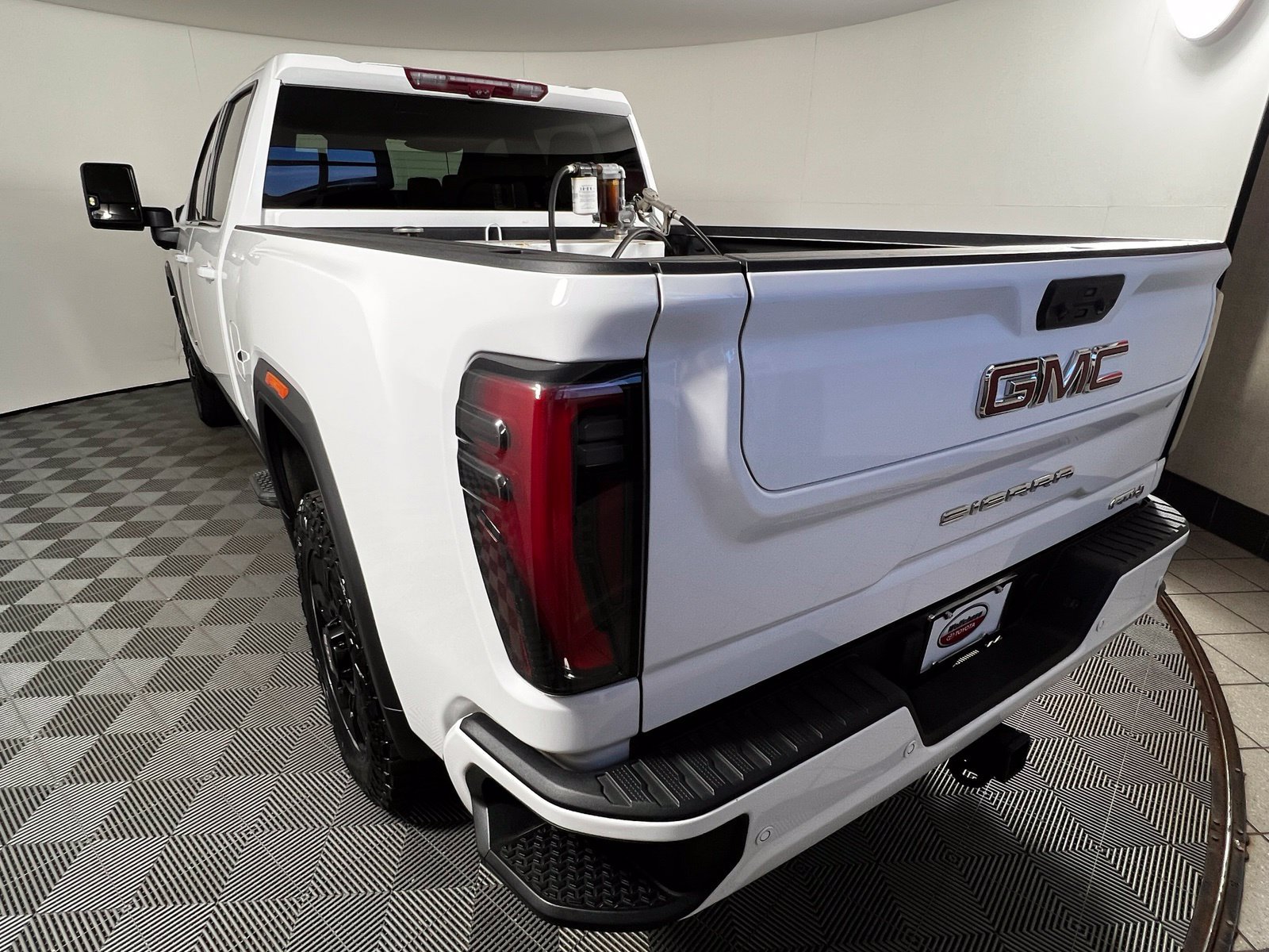 Used 2024 GMC Sierra 2500 AT4 w/ AT4 Premium Plus Package AWD/4WD image 7