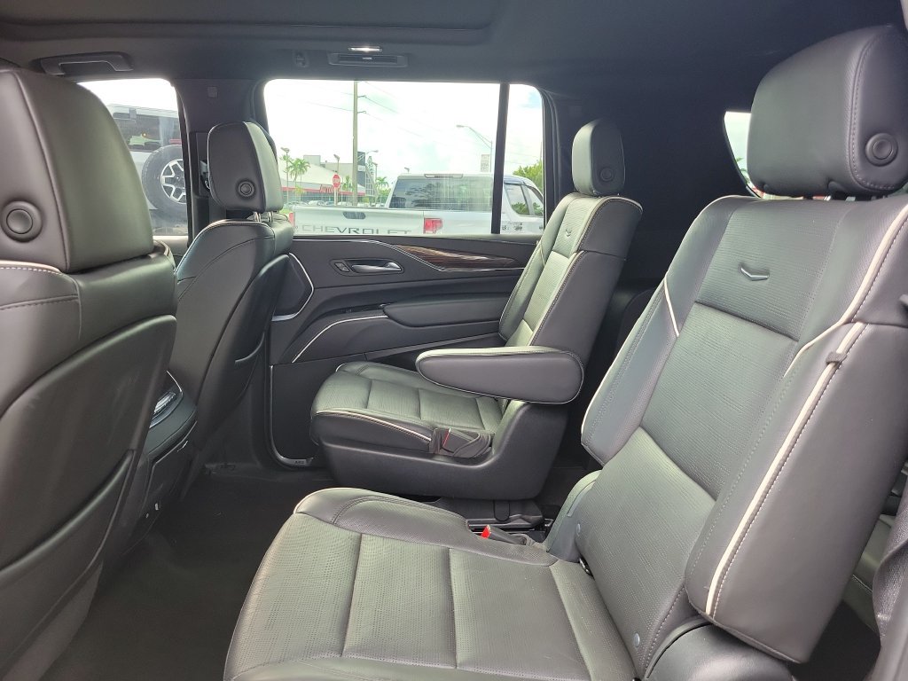 Used 2023 Cadillac Escalade ESV Premium Luxury RWD image 12
