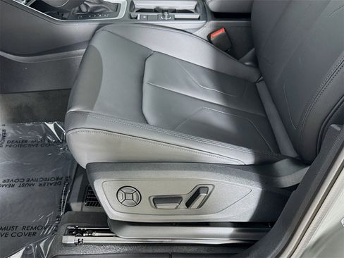 New 2025 Audi Q3 2.0T Premium image 18