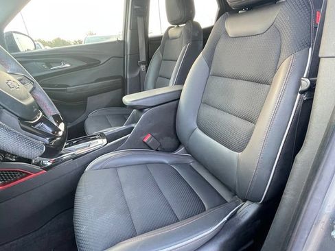 Used 2023 Chevrolet TrailBlazer RS w/ Sun and Liftgate Package FWD image 10