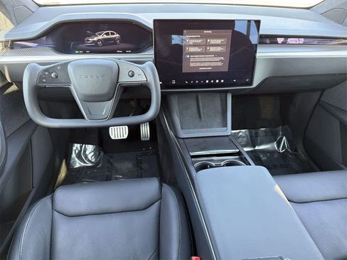 Used 2022 Tesla Model X Plaid image 10