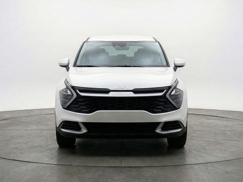 Used 2025 Kia Sportage LX FWD image 2
