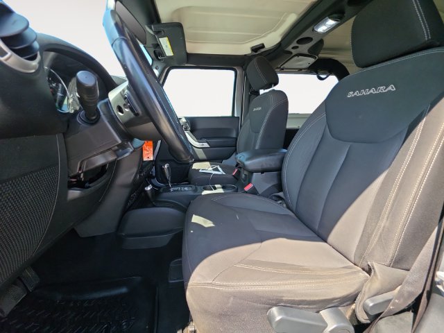 Used 2017 Jeep Wrangler Sahara w/ Connectivity Group AWD/4WD image 9