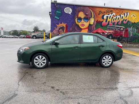 Used 2015 Toyota Corolla LE FWD image 2