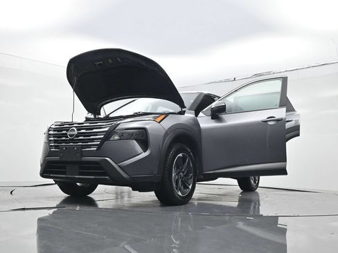 Used 2025 Nissan Rogue SV FWD image 29