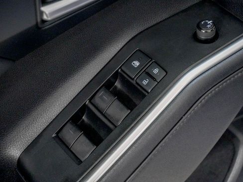 Used 2021 Toyota Highlander XLE image 18