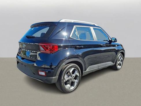 Certified 2024 Hyundai Venue SEL image 6