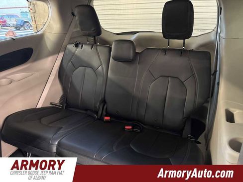 Used 2020 Chrysler Pacifica Touring-L Plus image 29