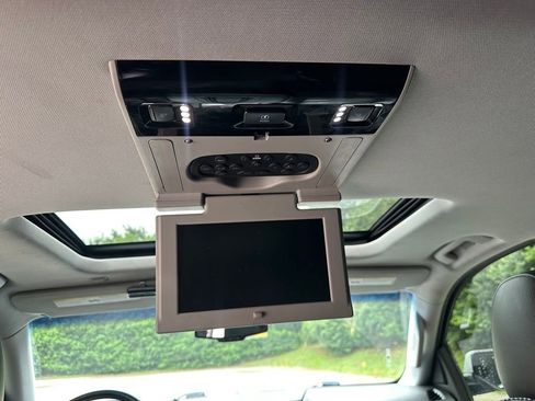 Used 2015 Cadillac Escalade Premium AWD/4WD image 16