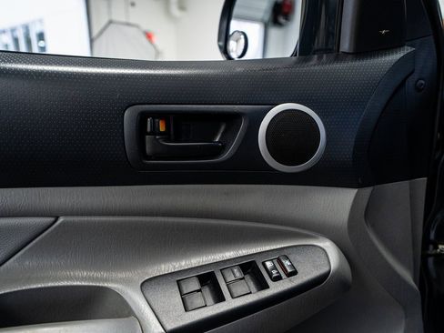 Used 2014 Toyota Tacoma 4x4 Double Cab image 32