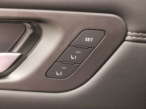 New 2026 Nissan Pathfinder Platinum FWD image 18