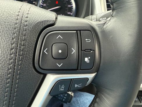 Used 2019 Toyota Highlander AWD V6 image 17