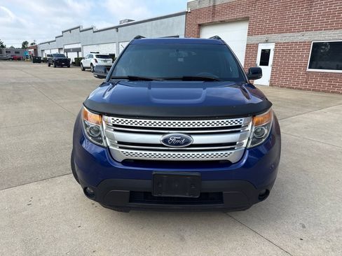 Used 2015 Ford Explorer XLT w/ Equipment Group 202B AWD/4WD image 2