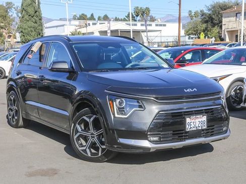 Used 2023 Kia Niro EX Touring image 2
