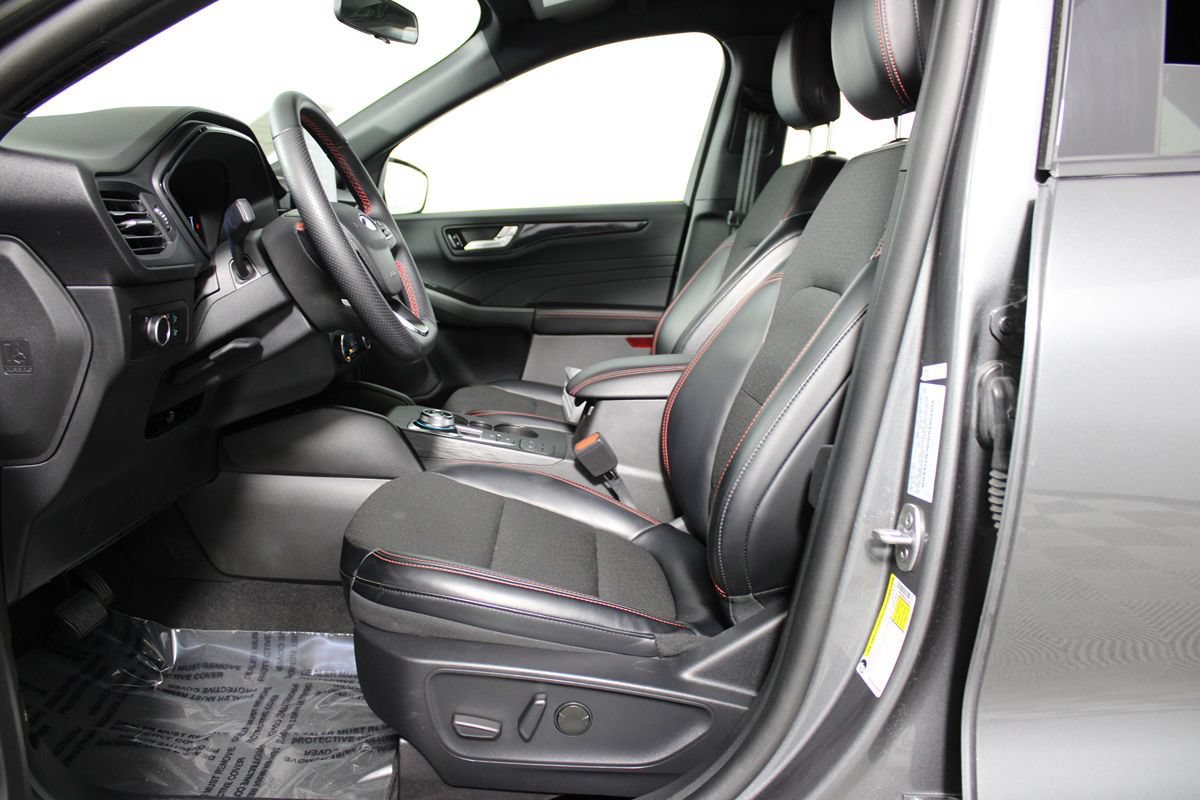 Used 2025 Ford Escape ST-Line FWD image 12
