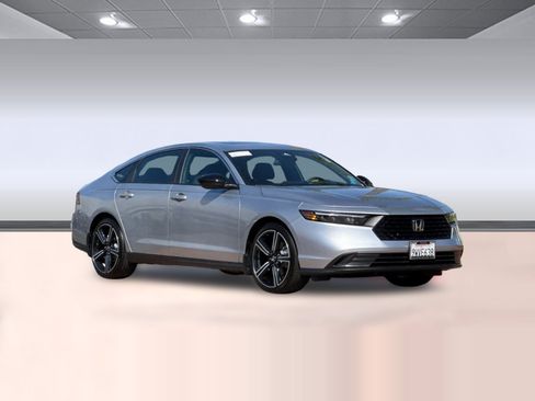 Used 2025 Honda Accord Sport image 6