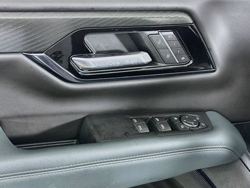 Used 2025 GMC Yukon XL AT4 AWD/4WD image 10