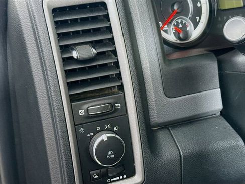 Used 2018 RAM 1500 Express w/ Black Ram 1500 Express Group AWD/4WD image 12
