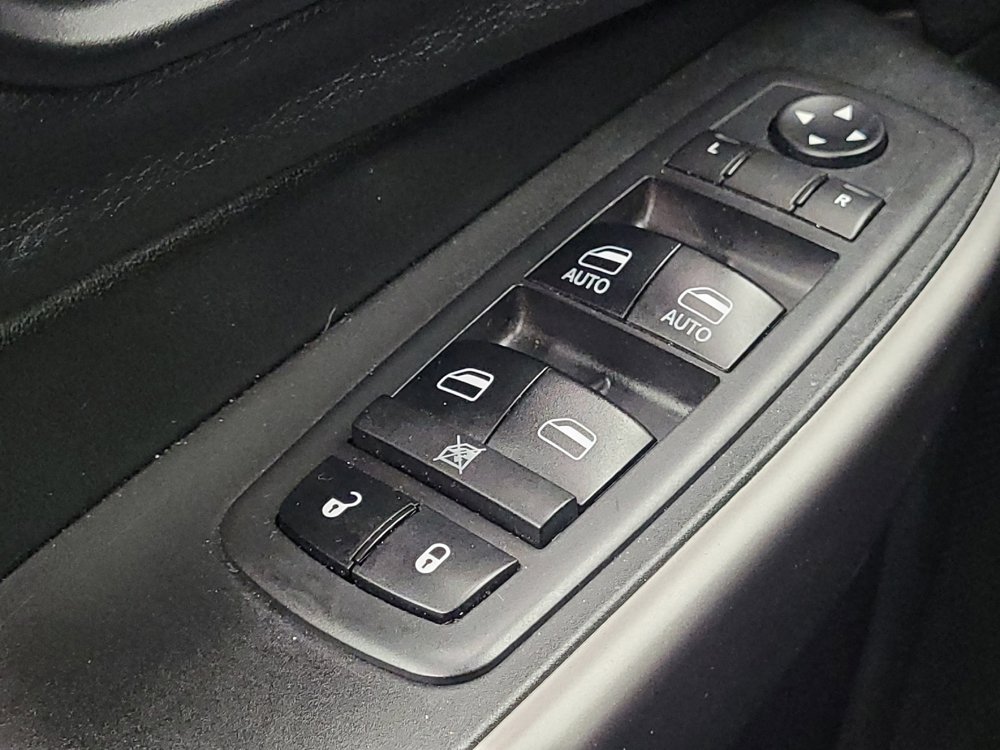 Used 2019 Jeep Cherokee Latitude Plus w/ Trailer Tow Group AWD/4WD image 27