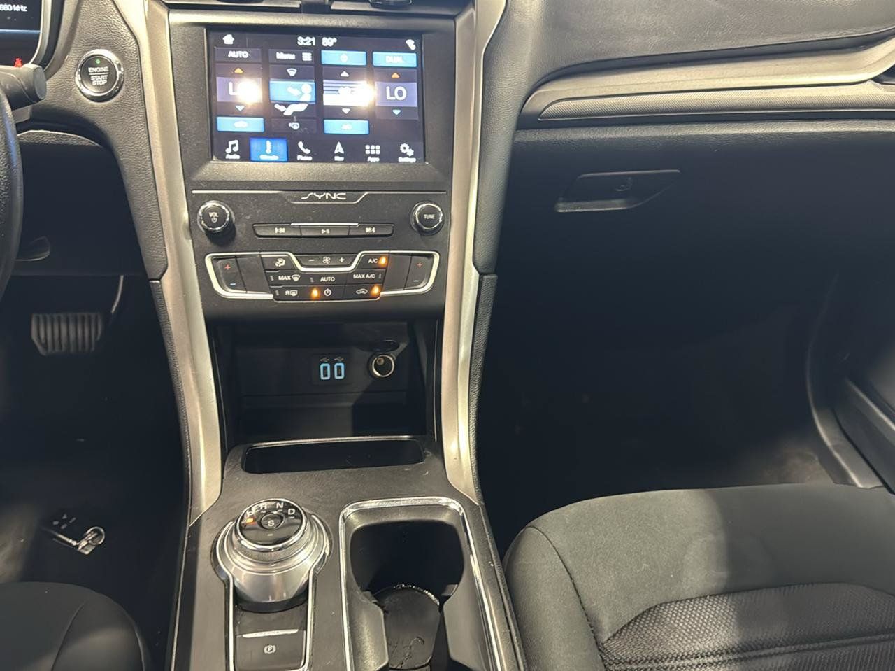 Used 2019 Ford Fusion SE FWD image 17