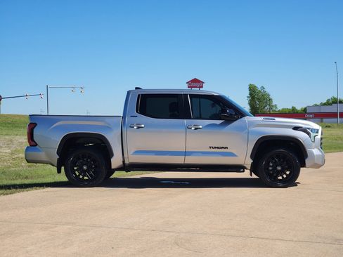 Used 2025 Toyota Tundra Limited AWD/4WD image 7
