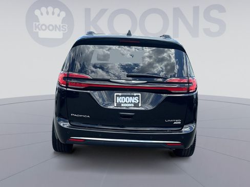 Used 2023 Chrysler Pacifica Limited w/ Uconnect Theater Family Group AWD/4WD image 15