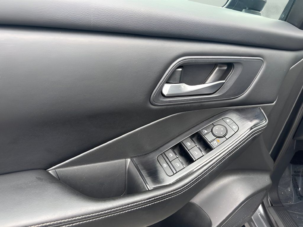 Used 2024 Nissan Rogue SV FWD image 21