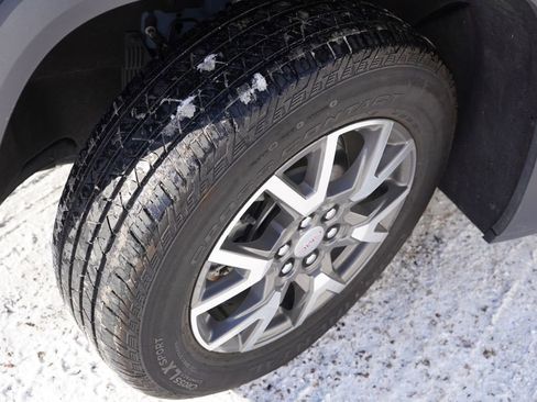 Certified 2023 GMC Acadia SLE w/ Driver Convenience Package image 13