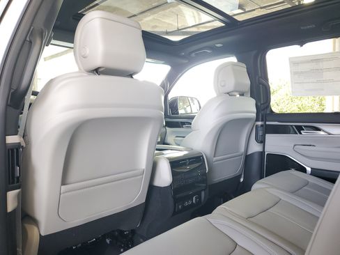 New 2026 Jeep Grand Wagoneer L Limited AWD/4WD image 9