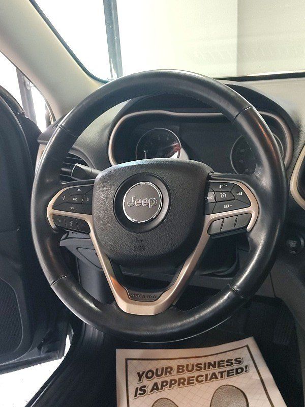 Used 2017 Jeep Cherokee Limited AWD/4WD image 14