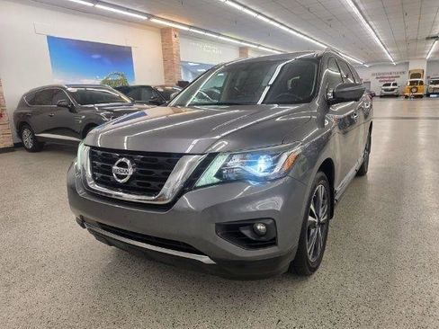 Used 2018 Nissan Pathfinder Platinum AWD/4WD image 1