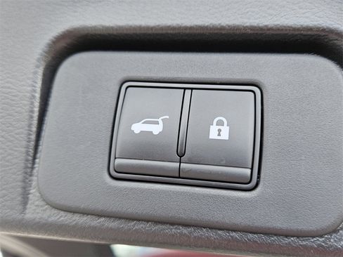 Used 2023 Nissan Rogue SV w/ SV Premium B Package image 11