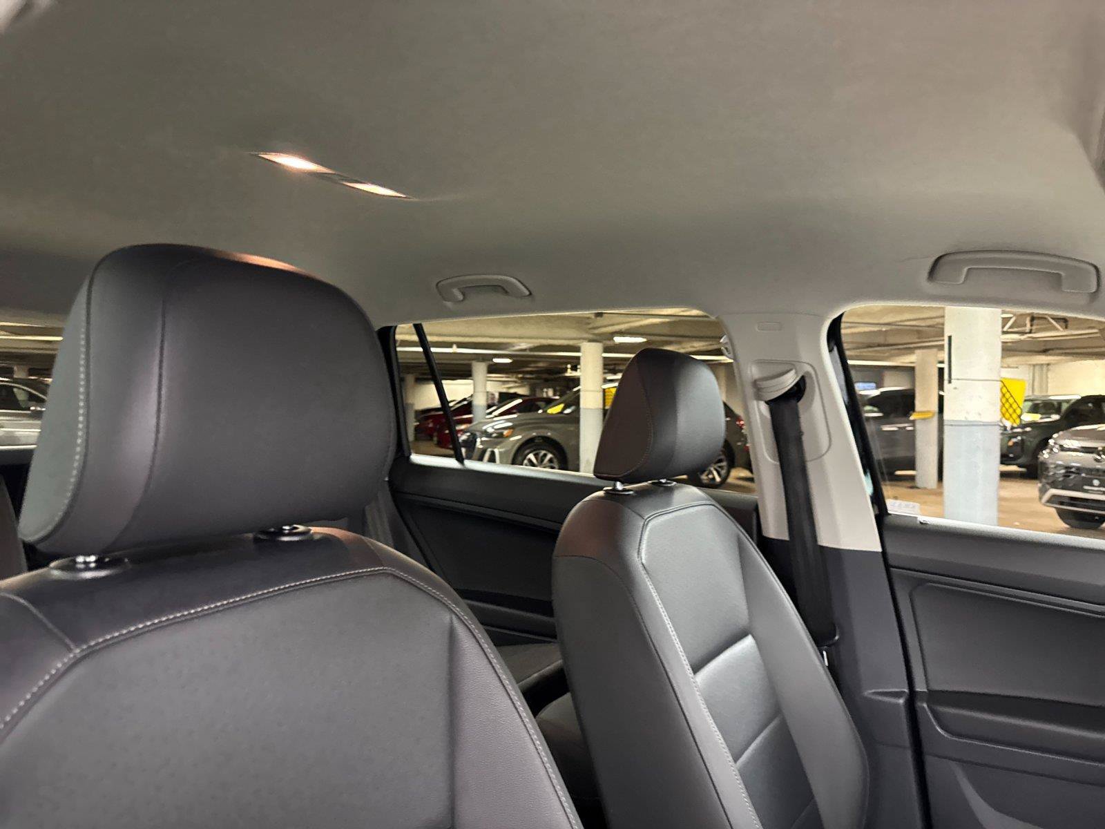 Used 2020 Volkswagen Tiguan SE AWD/4WD image 16