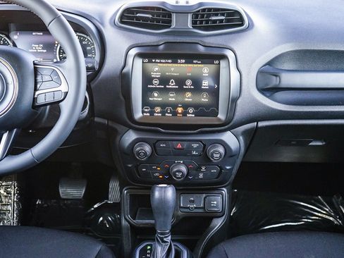 Used 2021 Jeep Renegade Latitude FWD image 14