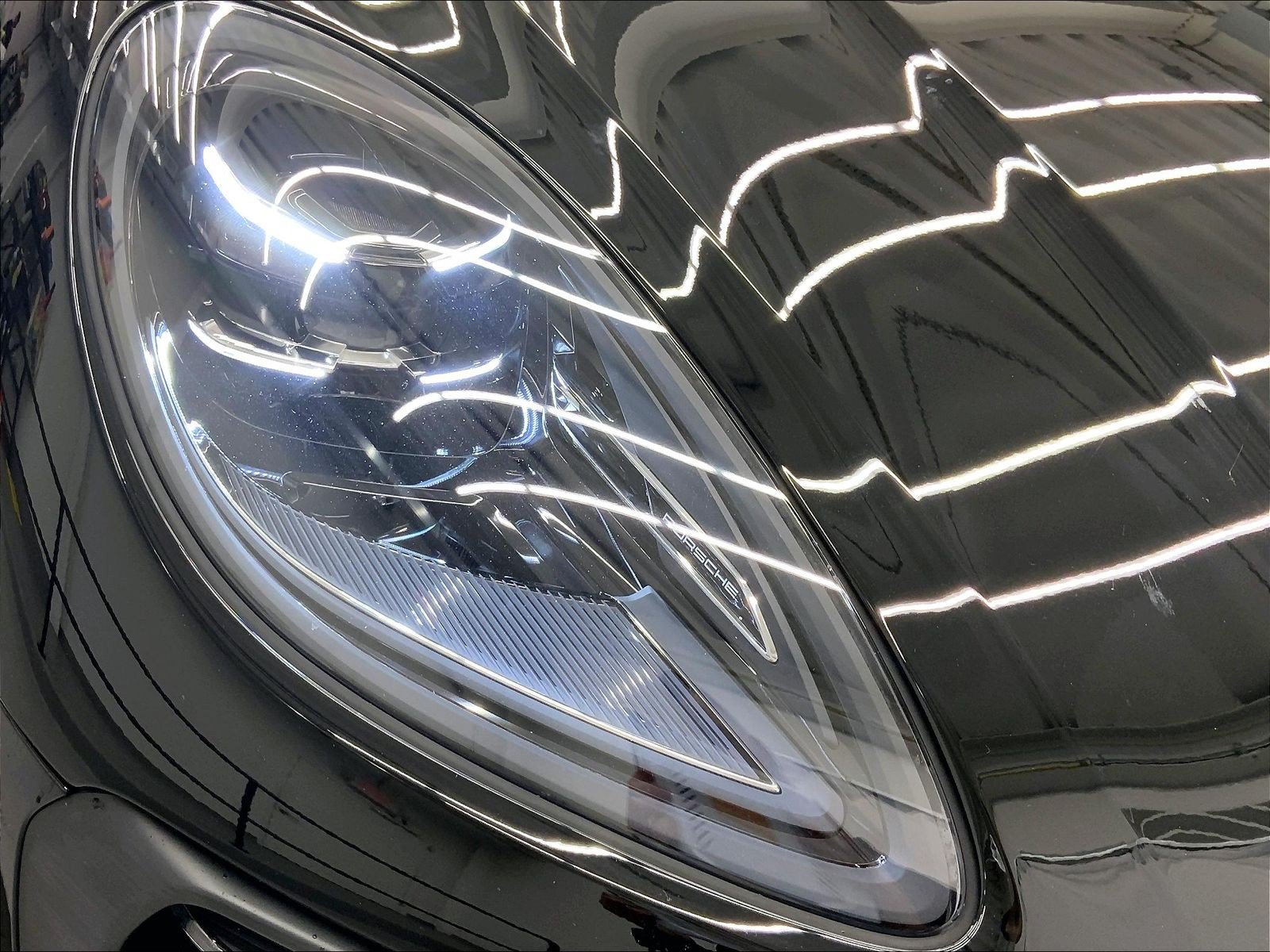 Certified 2023 Porsche Macan AWD/4WD image 12