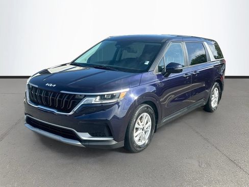 Used 2023 Kia Carnival LX FWD image 3