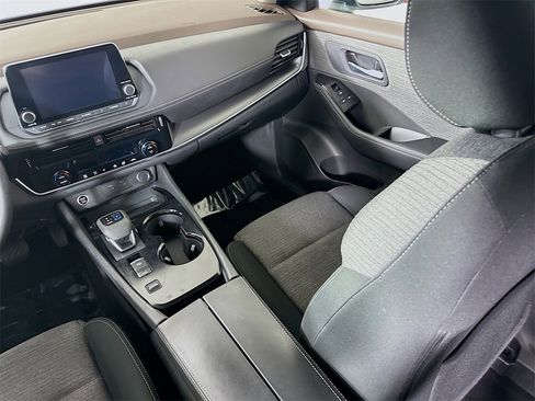 Certified 2022 Nissan Rogue SV image 24