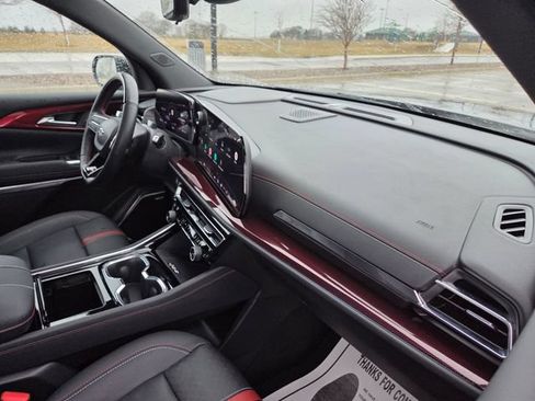 Used 2024 Chevrolet Traverse RS w/ LPO, Floor Liner Package AWD/4WD image 39