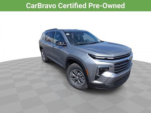 Used 2025 Chevrolet Traverse LT w/ LPO, Floor Liner Package FWD image 2