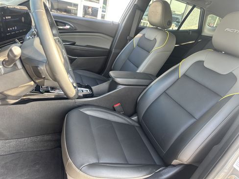 Used 2025 Chevrolet Trax ACTIV w/ Sunroof Package FWD image 10