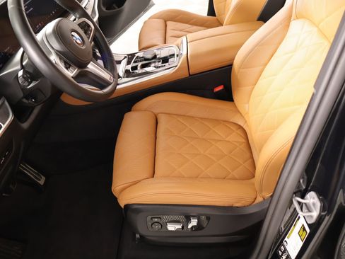 Used 2026 BMW X5 xDrive40i w/ M Sport Package AWD/4WD image 12