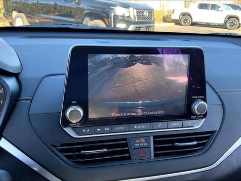 Used 2021 Nissan Altima 2.5 SV w/ SV Premium Package image 11