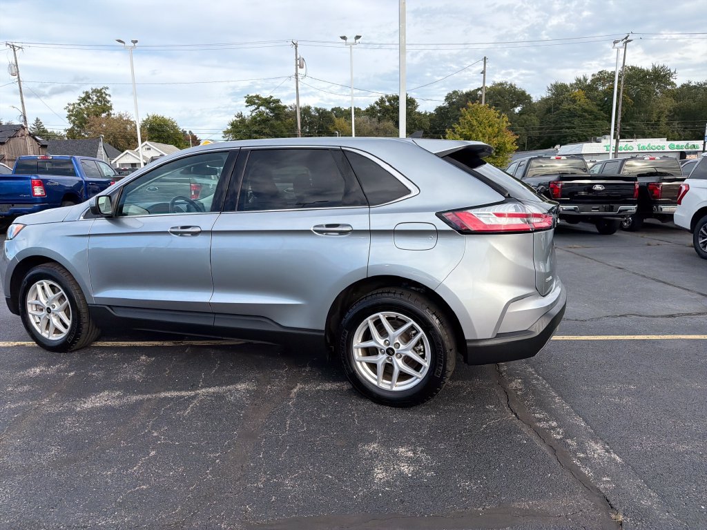 Used 2024 Ford Edge SEL w/ Convenience Package AWD/4WD image 3