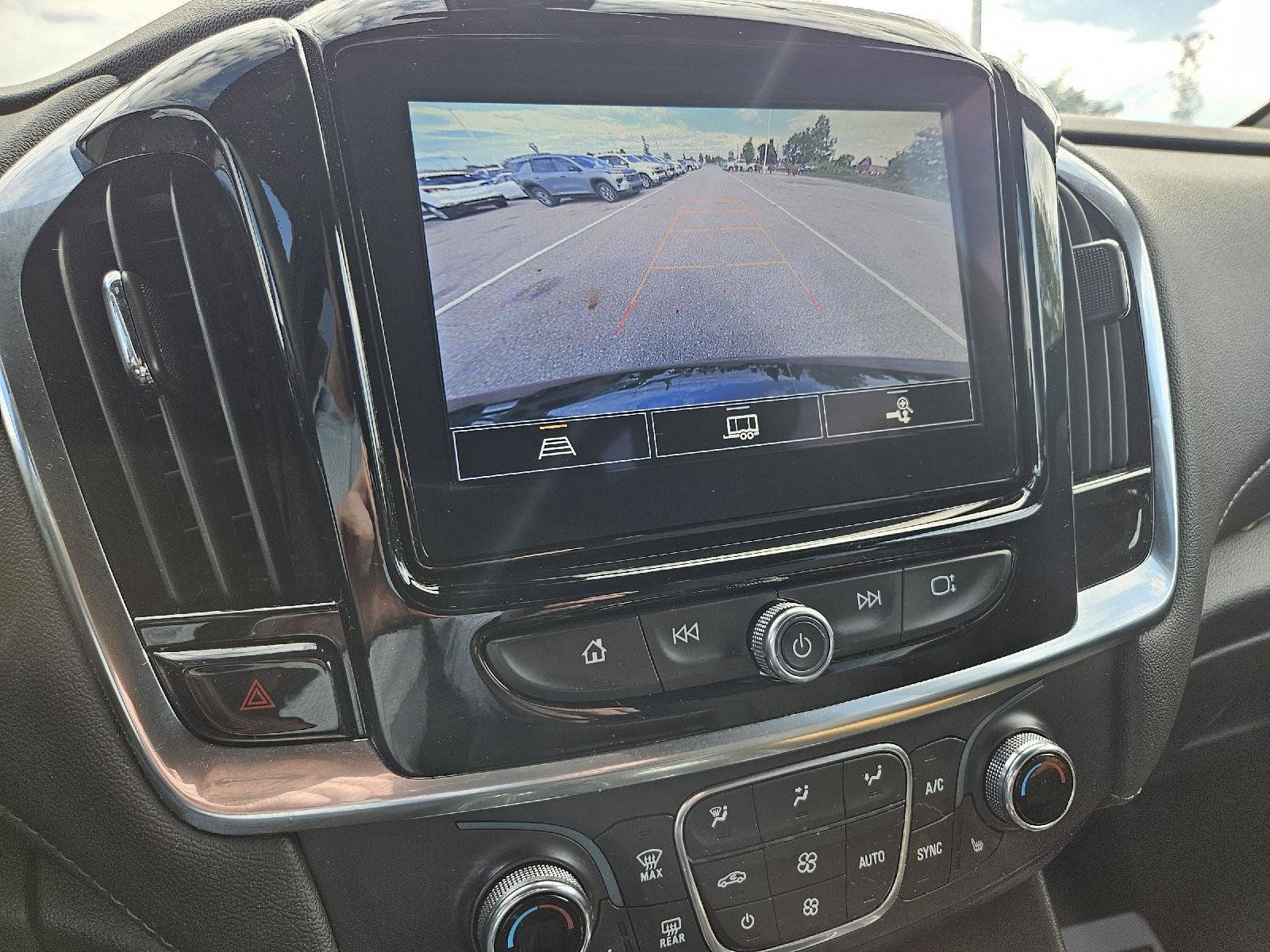 Used 2023 Chevrolet Traverse LT FWD image 14