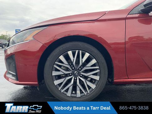 Used 2024 Nissan Altima 2.5 SV FWD image 18