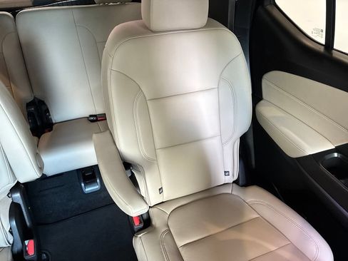 Used 2023 Chevrolet Traverse LT AWD/4WD image 15