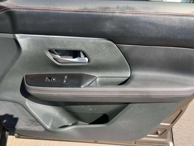 Used 2025 Nissan Kicks SR AWD/4WD image 22