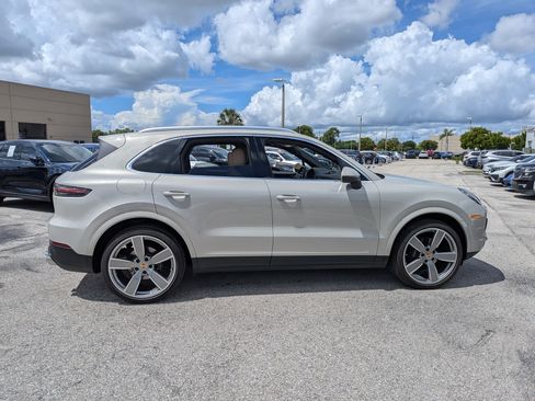 Used 2020 Porsche Cayenne AWD/4WD image 3