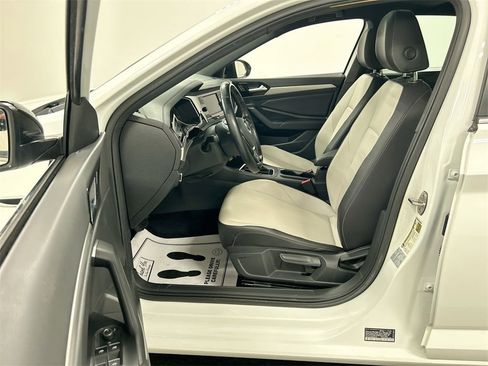 Used 2021 Volkswagen Jetta R-Line image 9